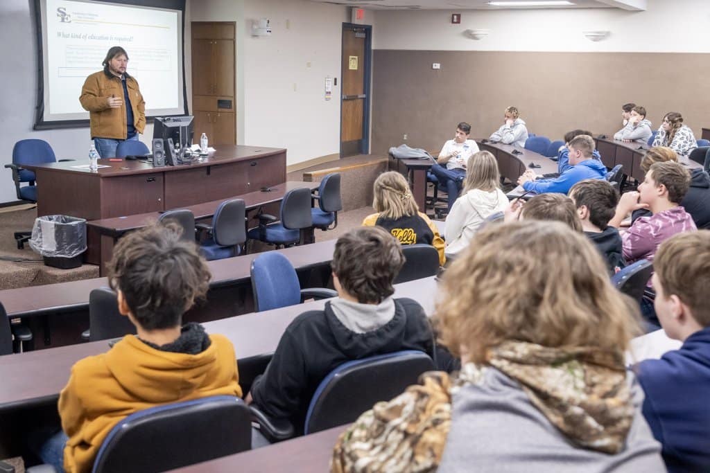 SE assistant IT director Shawn Ridenour discusses career possibilities with students Thursday.