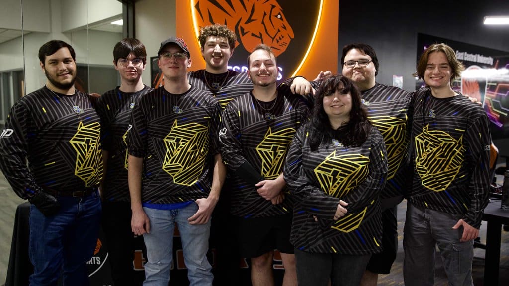 A group of 8 people in jerseys