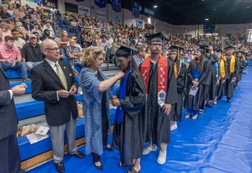 Southeastern Spring Commencement features graduates from 41 states, 20 countries Thumbnail