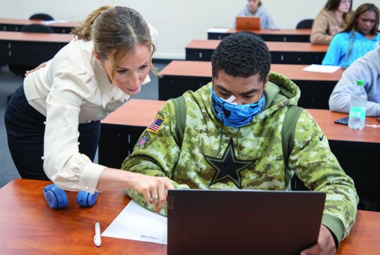 Durant Democrat: Hearing impaired Southeastern instructor finds ways to communicate with her class Thumbnail