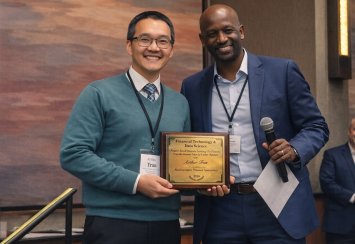 SE’s Dr. Arthur Tran receives Best Paper Award at Southwest Finance Association convention Thumbnail